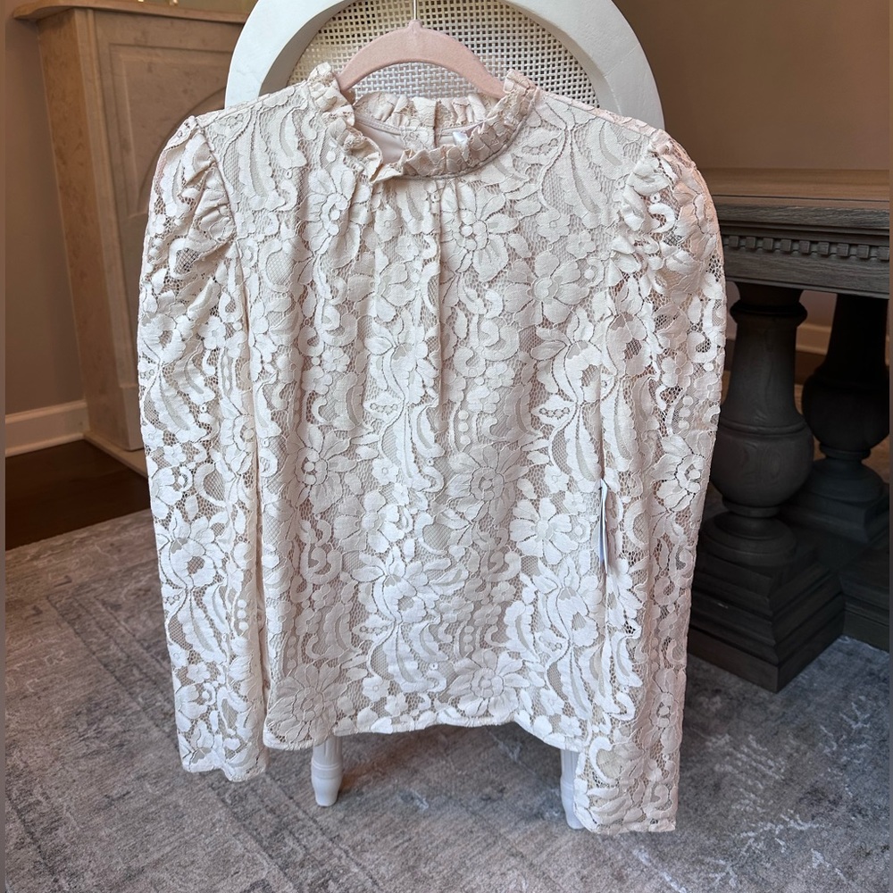 NWT Rachel Parcell Long Sleeved Lace Blouse size Medium